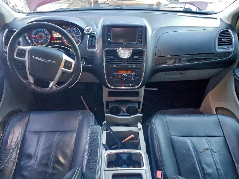 Photo 8 from auction – 2016 CHRYSLER TOWN & COU with VIN 2C4RC1BGXGR280637