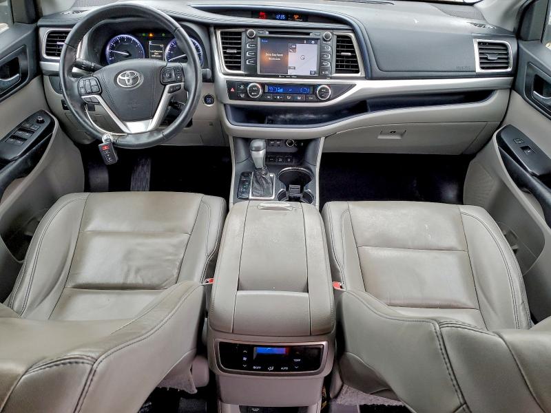 Photo 8 from auction – 2019 TOYOTA HIGHLANDER with VIN 5TDJZRFH3KS955659