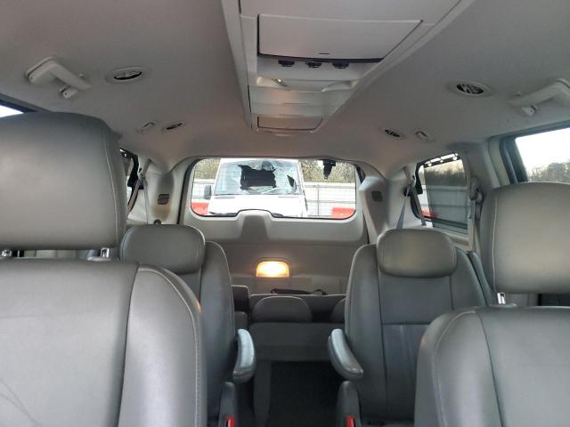 Photo 10 from auction – 2010 CHRYSLER TOWN & COU with VIN 2A4RR5DX5AR329764