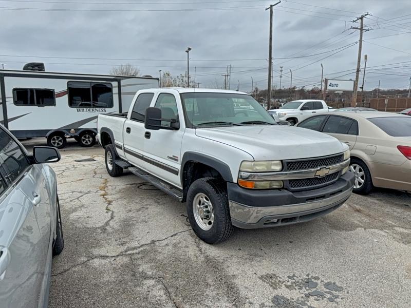 CHEVROLET SILVERADO 2001 with VIN 1GCHC23171F166265 - Photo from auction