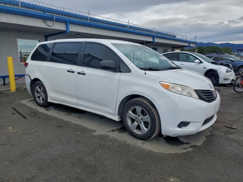 Photo 4 from auction – 2014 TOYOTA SIENNA with VIN 5TDZK3DC1ES470419