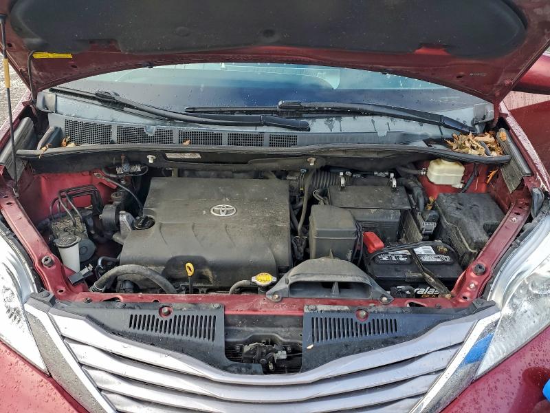 Photo 12 from auction – 2015 TOYOTA SIENNA XLE with VIN 5TDYK3DC7FS637136
