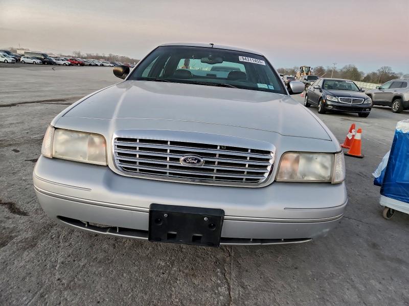 Photo 5 from auction – 2000 FORD CROWN VICT with VIN 2FAFP74W0YX146933