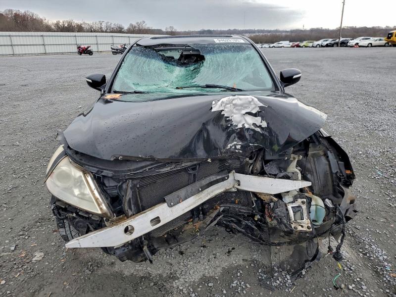 Photo 5 from auction – 2010 HYUNDAI GENESIS 4. with VIN KMHGC4DF5AU094698