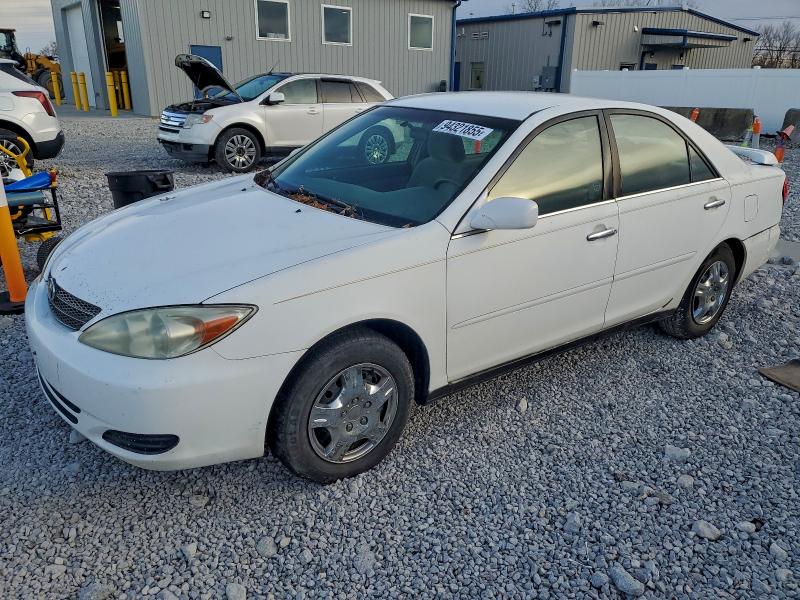 TOYOTA CAMRY 2002 مع رقم تعريف المركبة 4T1BE32K92U021012 - صورة من المزاد