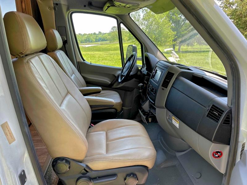 Photo 5 from auction – 2017 MERCEDES-BENZ SPRINTER 3 with VIN WDAPF4CC7H9718357