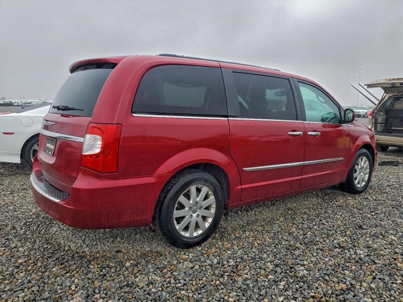 Photo 3 from auction – 2015 CHRYSLER TOWN & COU with VIN 2C4RC1BG6FR561817