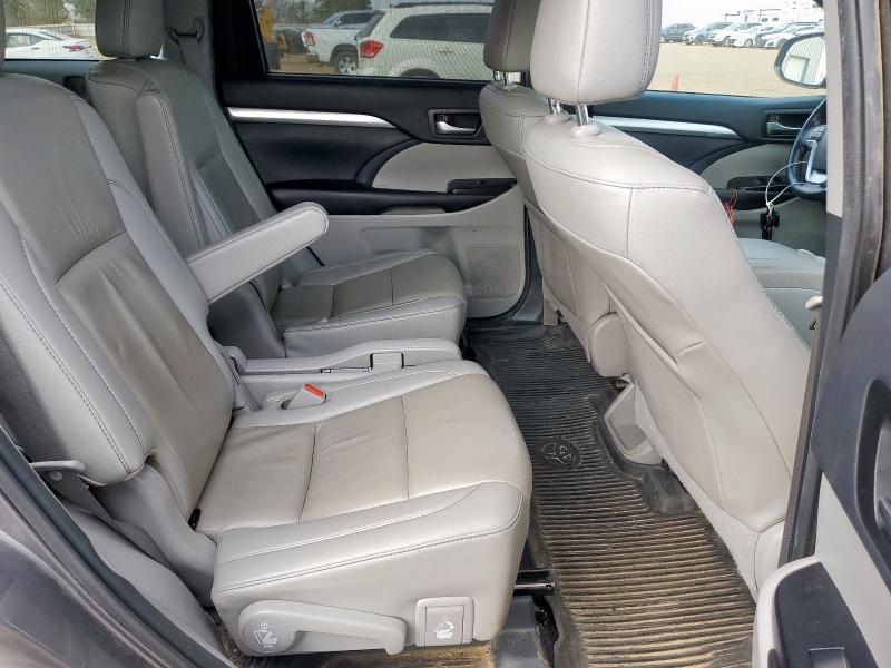 Photo 11 from auction – 2019 TOYOTA HIGHLANDER with VIN 5TDJZRFH3KS621938