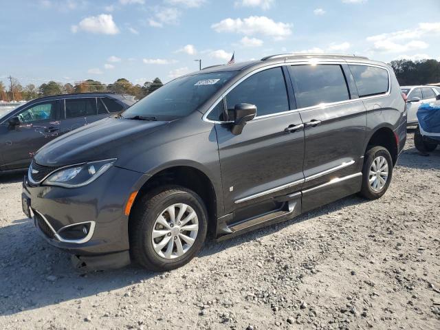 CHRYSLER PACIFICA T 2017 with VIN 2C4RC1BG2HR621885 - Photo from auction