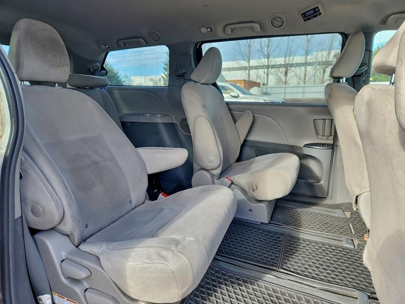 Photo 11 from auction – 2019 TOYOTA SIENNA with VIN 5TDZZ3DC7KS973377