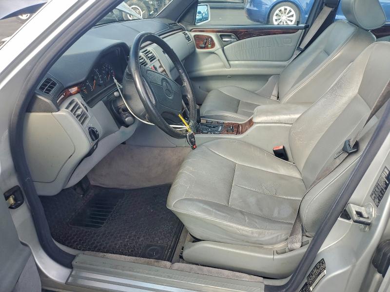 Photo 7 from auction – 1998 MERCEDES-BENZ E 320 with VIN WDBJF65F0WA531347