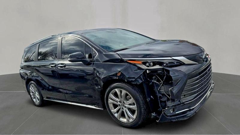 TOYOTA SIENNA LIM 2022 with VIN 5TDERKEC5NS111495 - Photo from auction