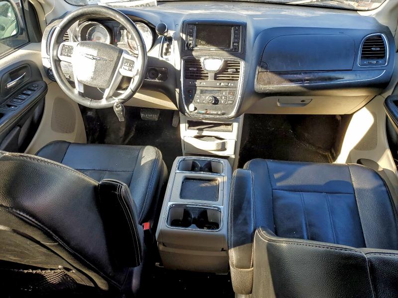 Photo 8 from auction – 2016 CHRYSLER TOWN & COU with VIN 2C4RC1BG0GR149667