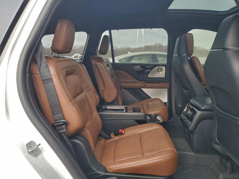 Photo 11 from auction – 2023 LINCOLN AVIATOR RE with VIN 5LM5J7WC0PGL02816