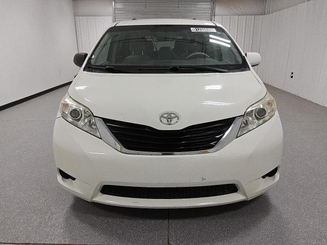 Photo 5 from auction – 2014 TOYOTA SIENNA LE with VIN 5TDKK3DC3ES484341