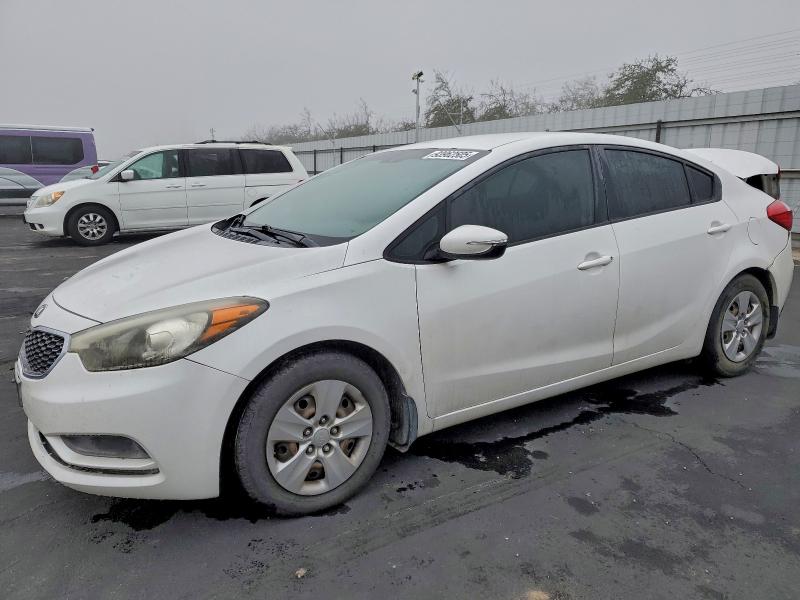 KIA FORTE LX 2015 with VIN KNAFX4A6XF5422818 - Photo from auction