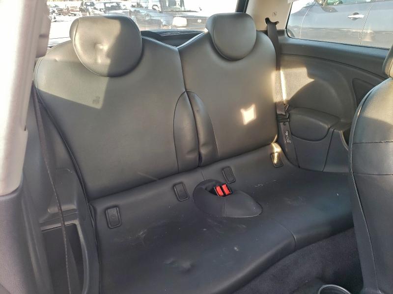 Photo 10 from auction – 2005 MINI COOPER S with VIN WMWRE33495TD95911