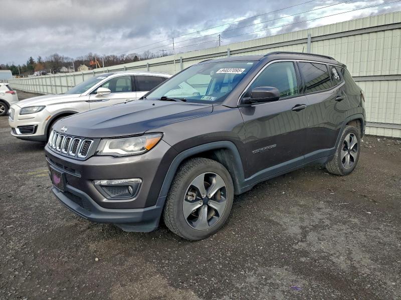 JEEP COMPASS LA 2018 with VIN 3C4NJDBB0JT313952 - Photo from auction