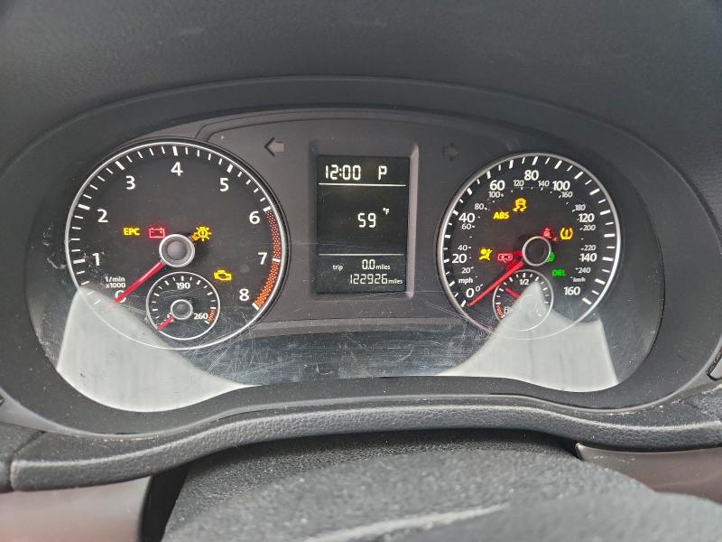 Photo 9 from auction – 2014 VOLKSWAGEN PASSAT S with VIN 1VWAT7A34EC030344