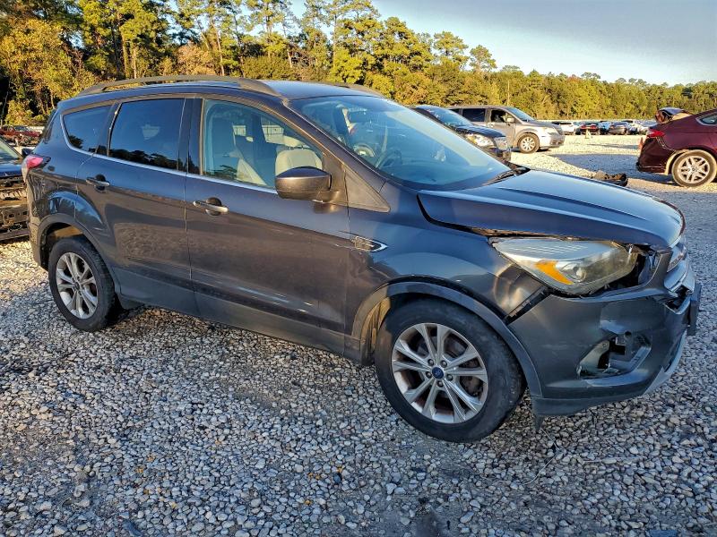 Photo 4 from auction – 2017 FORD ESCAPE SE with VIN 1FMCU0GD3HUB75935