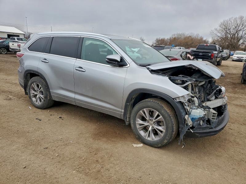 Photo 4 from auction – 2015 TOYOTA HIGHLANDER with VIN 5TDJKRFH8FS178597