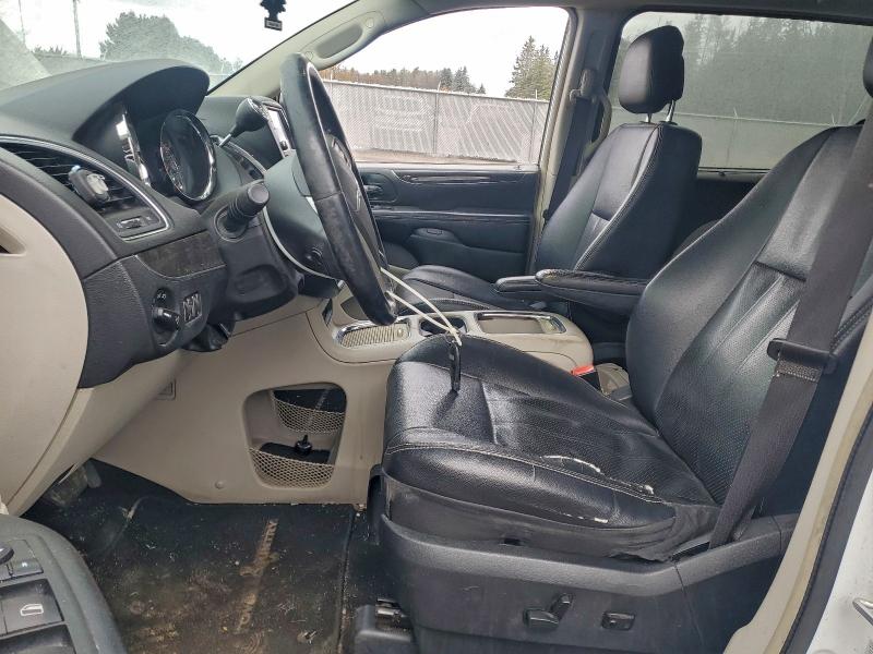 Photo 7 from auction – 2015 CHRYSLER TOWN & COU with VIN 2C4RC1CG7FR503973