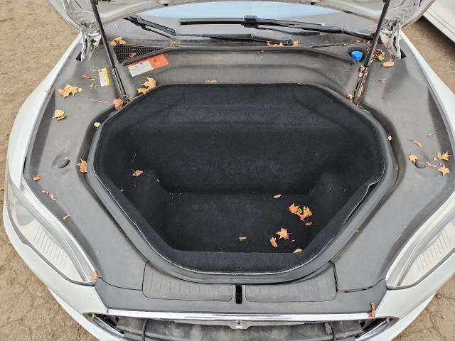 Photo 11 from auction – 2015 TESLA MODEL S 85 with VIN 5YJSA1H21FF084437