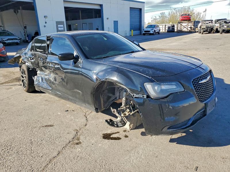 Photo 4 from auction – 2019 CHRYSLER 300 TOURIN with VIN 2C3CCAAG6KH690653