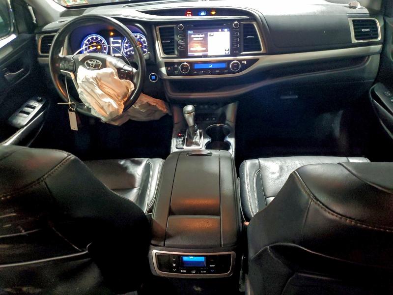 Photo 8 from auction – 2018 TOYOTA HIGHLANDER with VIN 5TDJZRFHXJS905405