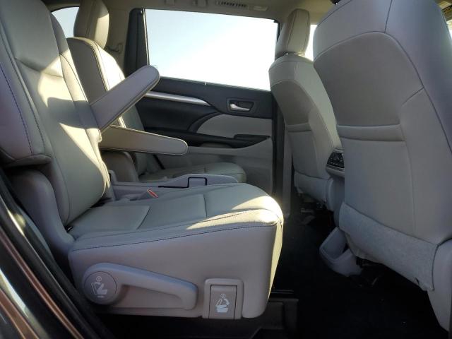 Photo 11 from auction – 2017 TOYOTA HIGHLANDER with VIN 5TDJZRFH7HS462754