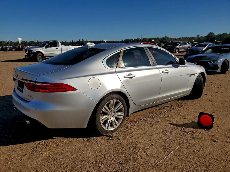 Photo 3 from auction – 2016 JAGUAR XF PREMIUM with VIN SAJBD4BV4GCY14529
