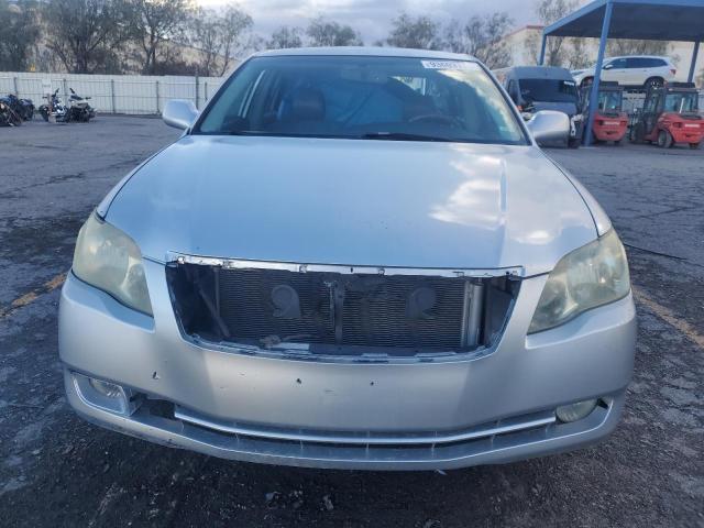 Foto 5 de la subasta – 2005 TOYOTA AVALON con VIN 4T1BK36B95U044507