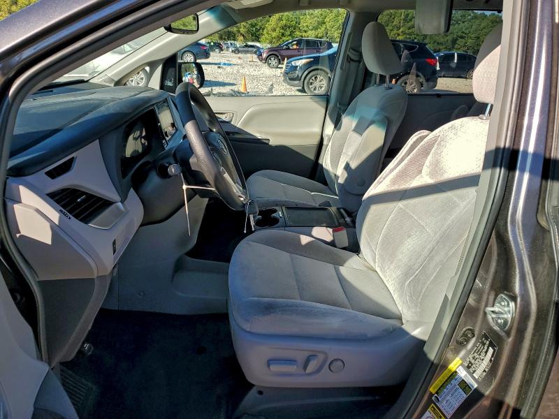 Photo 7 from auction – 2015 TOYOTA SIENNA LE with VIN 5TDKK3DC2FS583492