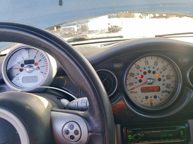 Photo 9 from auction – 2005 MINI COOPER S with VIN WMWRE33495TD95911