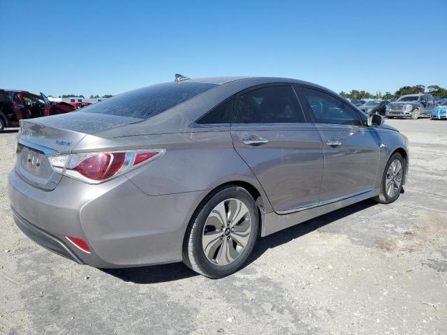 Photo 3 from auction – 2013 HYUNDAI SONATA with VIN KMHEC4A44DA100684