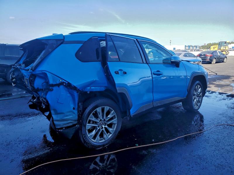 Photo 3 from auction – 2019 TOYOTA RAV4 with VIN 2T3C1RFV0KC011663