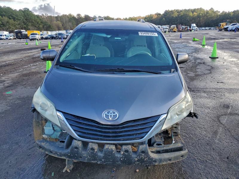Photo 5 from auction – 2013 TOYOTA SIENNA LE with VIN 5TDKK3DC1DS332685