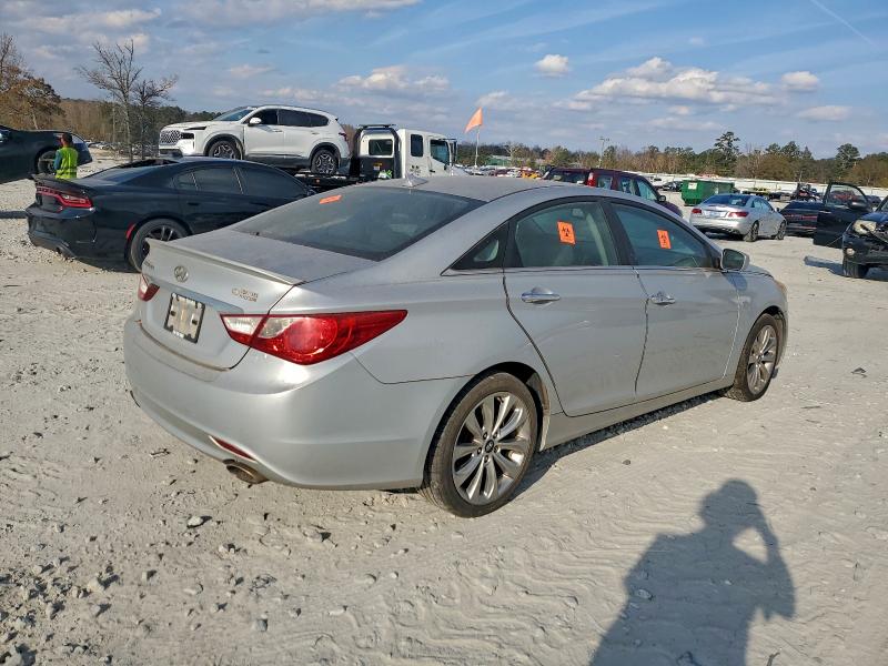 Photo 3 from auction – 2013 HYUNDAI SONATA SE with VIN 5NPEC4AC4DH559850