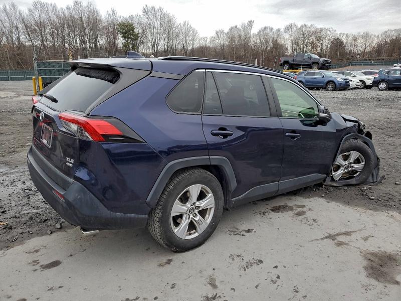 Photo 3 from auction – 2019 TOYOTA RAV4 XLE with VIN JTMP1RFV6KD502610