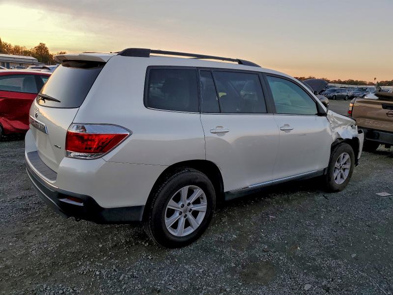 Photo 3 from auction – 2013 TOYOTA HIGHLANDER with VIN 5TDBK3EH0DS225444