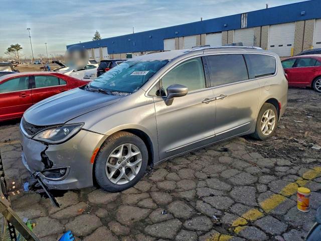 CHRYSLER PACIFICA T 2017 with VIN 2C4RC1EGXHR832621 - Photo from auction