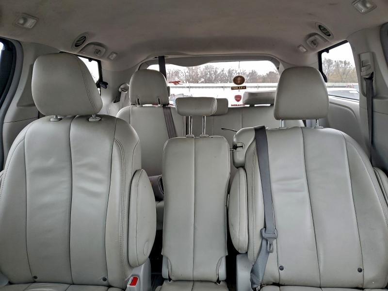 Photo 10 from auction – 2013 TOYOTA SIENNA XLE with VIN 5TDYK3DC7DS381397
