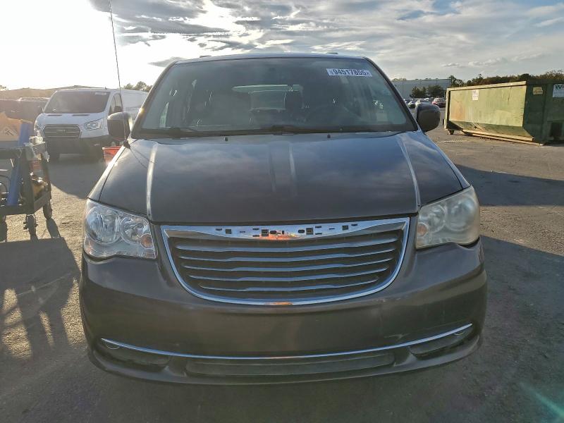 Photo 5 from auction – 2015 CHRYSLER TOWN & COU with VIN 2C4RC1BG2FR545422