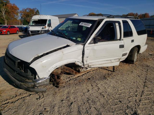 CHEVROLET BLAZER 2000 with VIN 1GNDT13W0YK198956 - Photo from auction