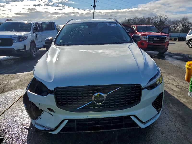 Photo 5 from auction – 2025 VOLVO XC60 CORE with VIN YV4M12RJ1S1092364