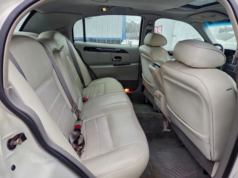 Photo 10 from auction – 2000 LINCOLN TOWN CAR with VIN 1LNHM82W5YY864154