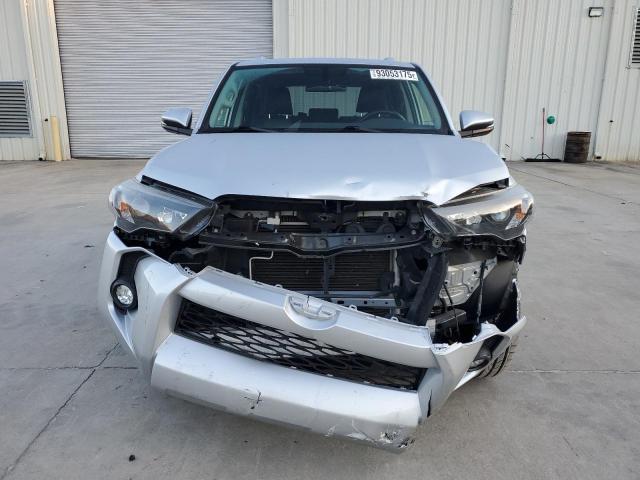 Photo 5 from auction – 2018 TOYOTA 4RUNNER SR with VIN JTEZU5JR3J5190320