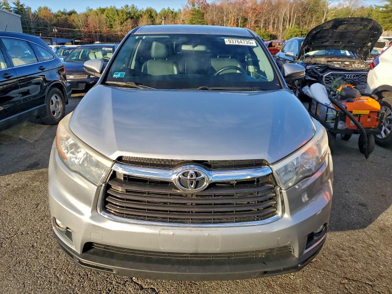Photo 5 from auction – 2016 TOYOTA HIGHLANDER with VIN 5TDBKRFH2GS240064