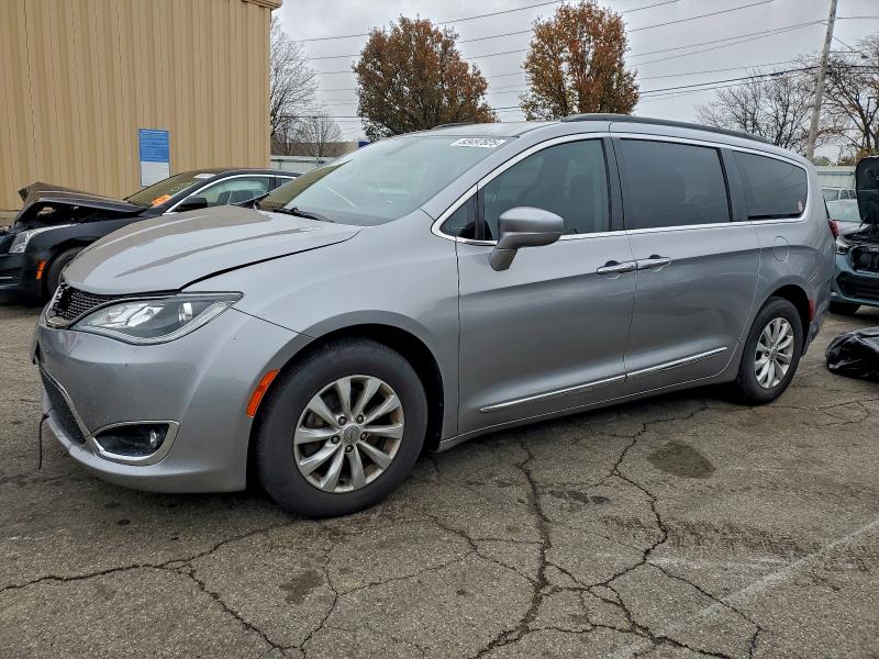 CHRYSLER PACIFICA T 2017 with VIN 2C4RC1BG0HR636384 - Photo from auction