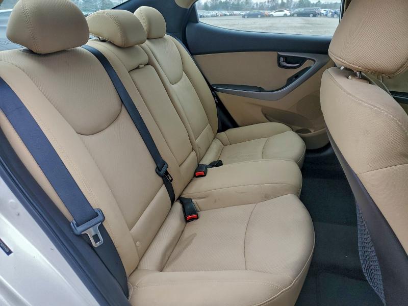 Photo 10 from auction – 2012 HYUNDAI ELANTRA with VIN 5NPDH4AE4CH124209